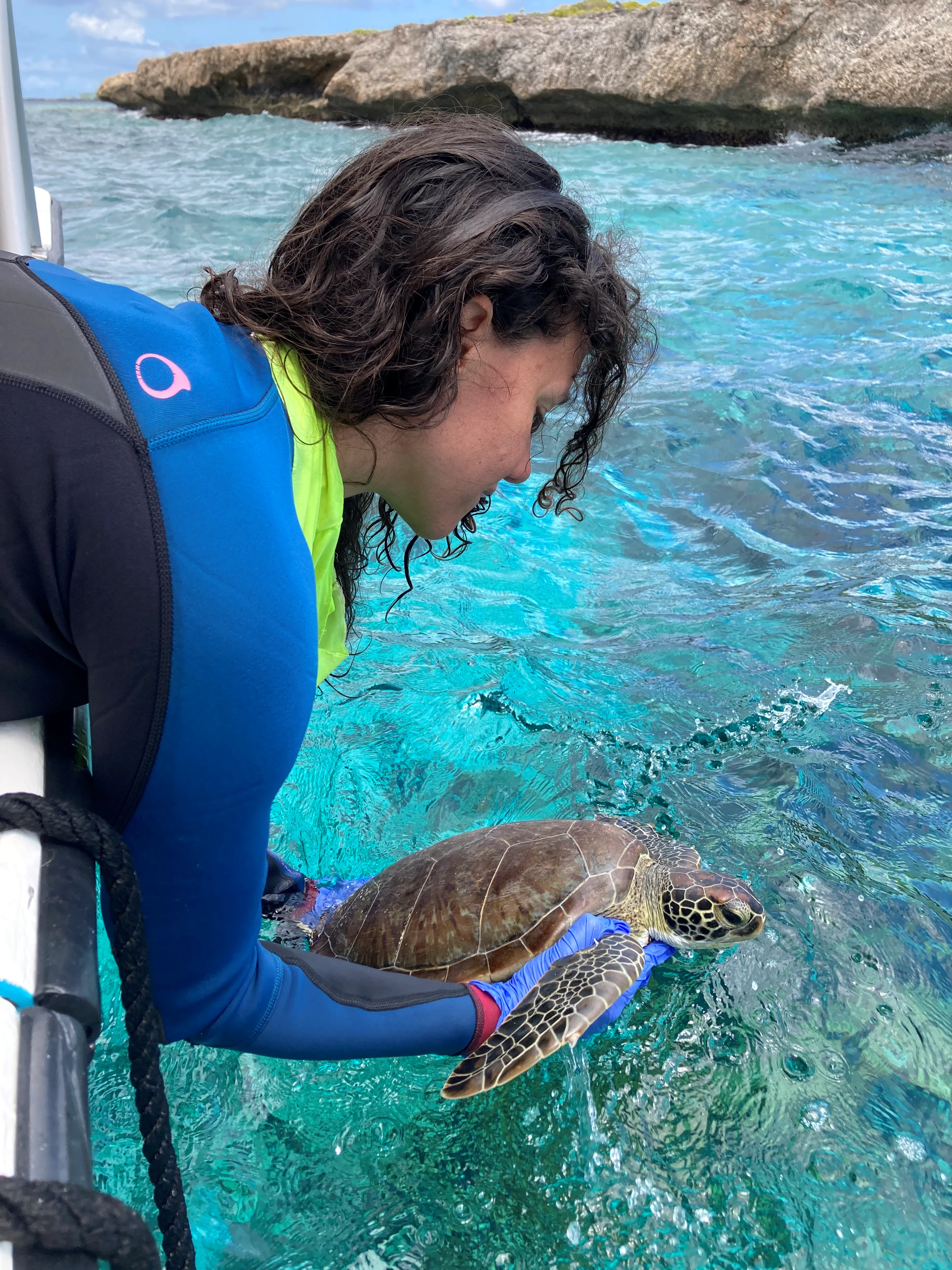 Nathalie Houtman met zeeschildpad Bonaire