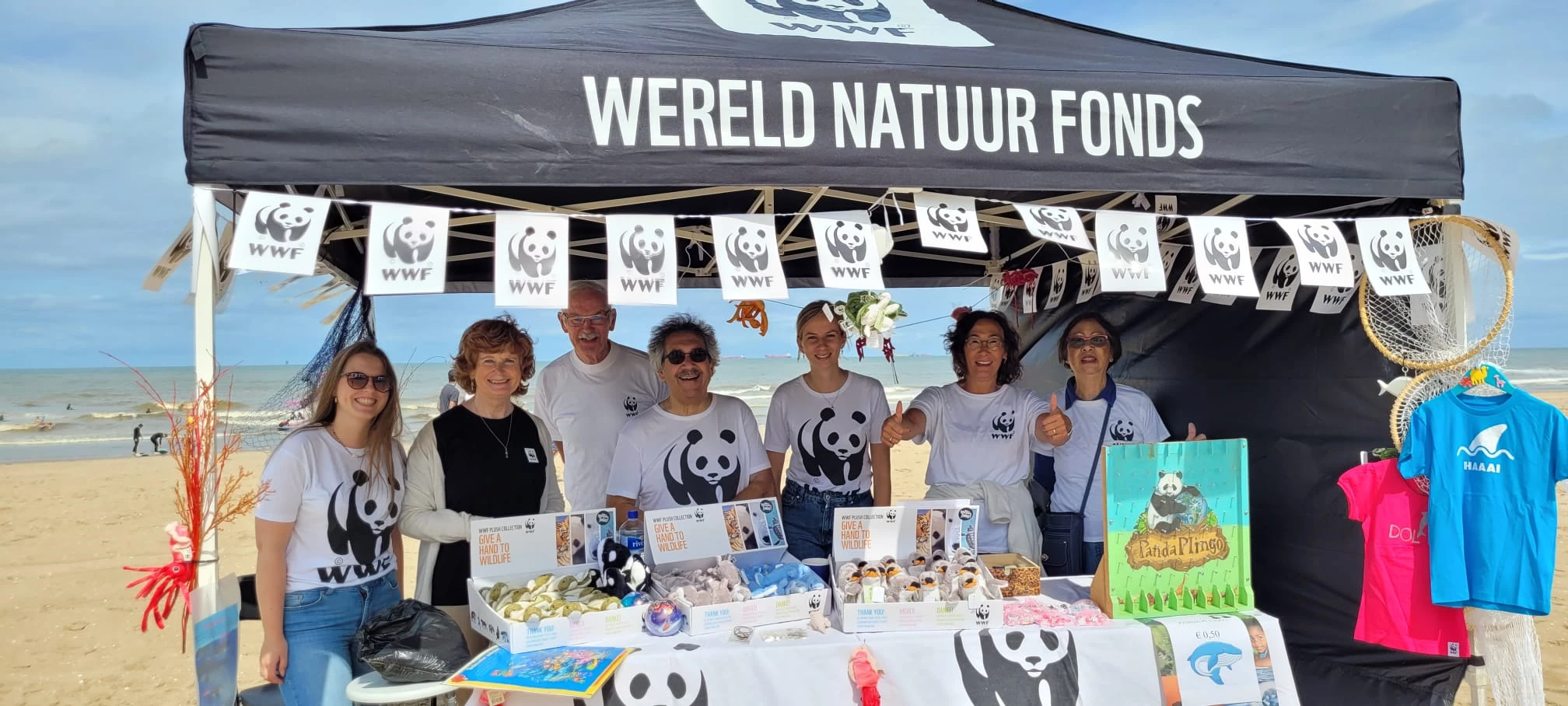 Regioteam Haaglanden stand op strand